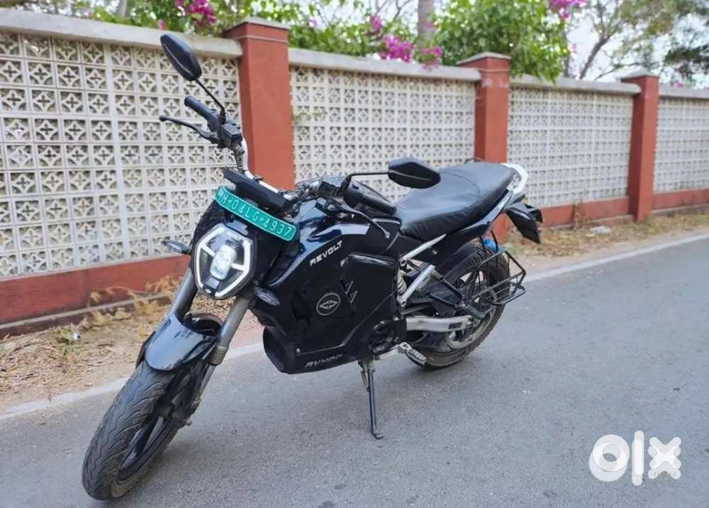 Revolt RV400 Electric