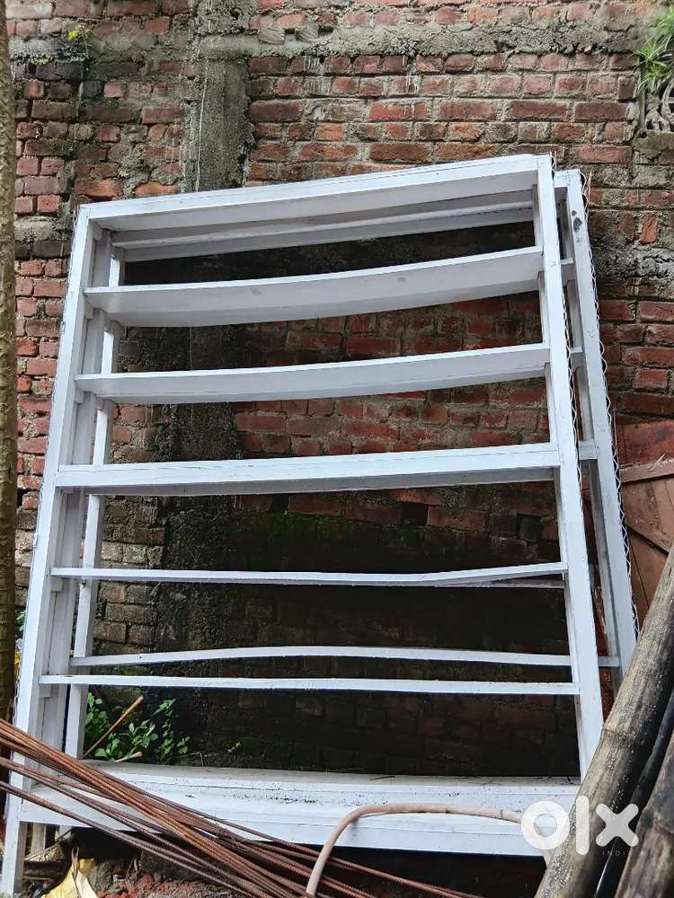 Shop rack in good condition