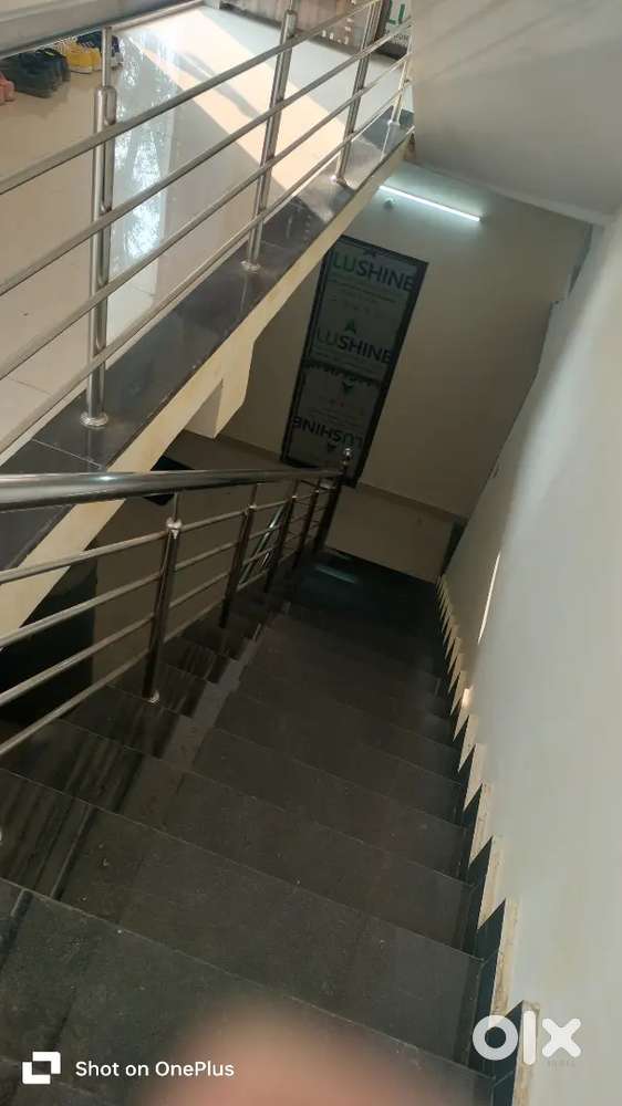 2 flats available for sharing for both boys and girls.