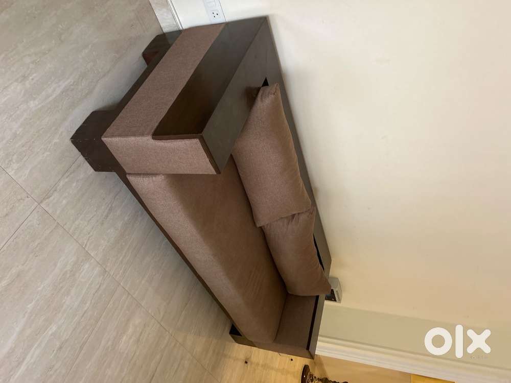 Solid build sofa 3seater