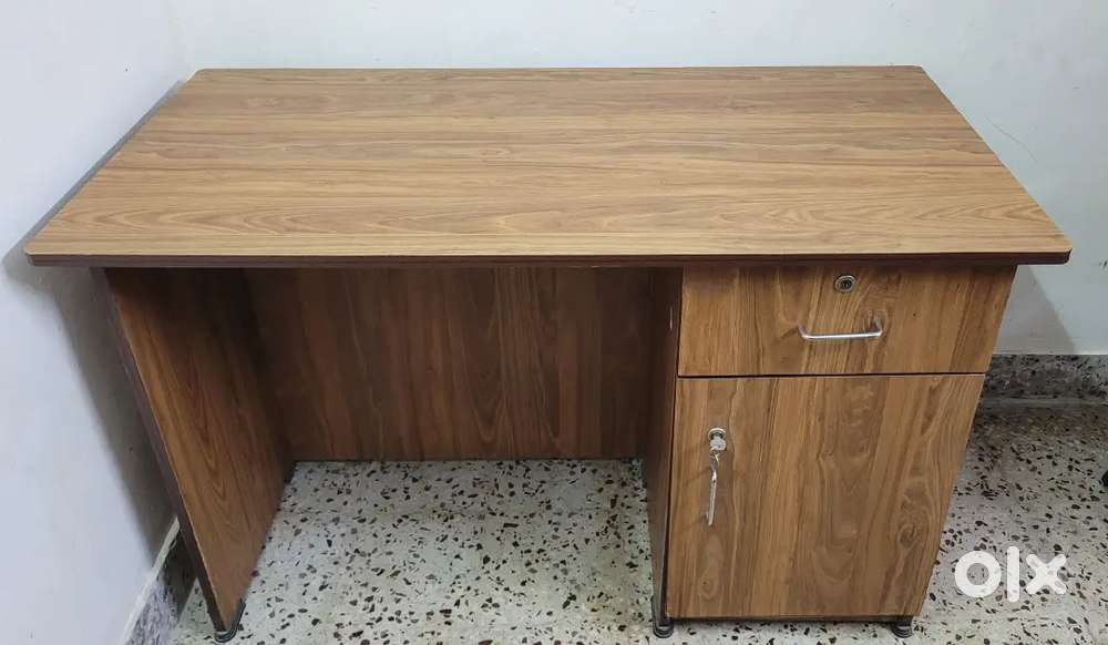 Study table(computer,office,students)