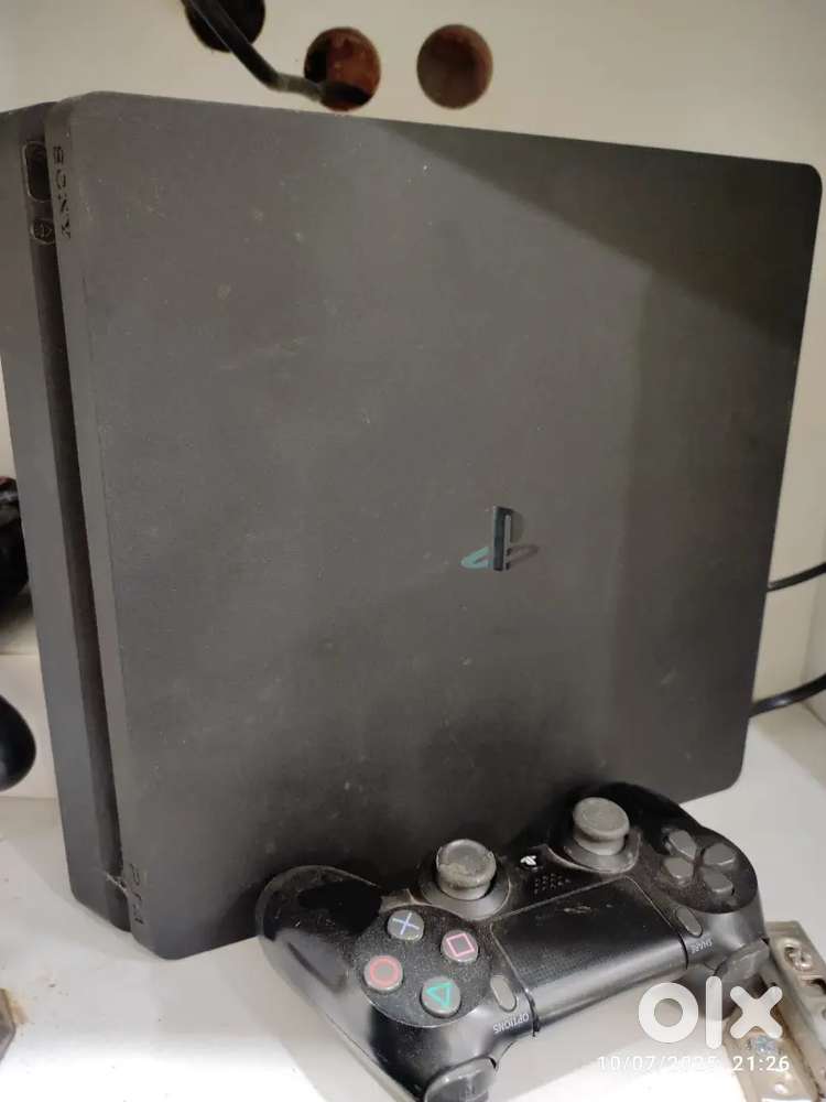 Sony Playstation 4 Slim Gaming Console 500GB with disc