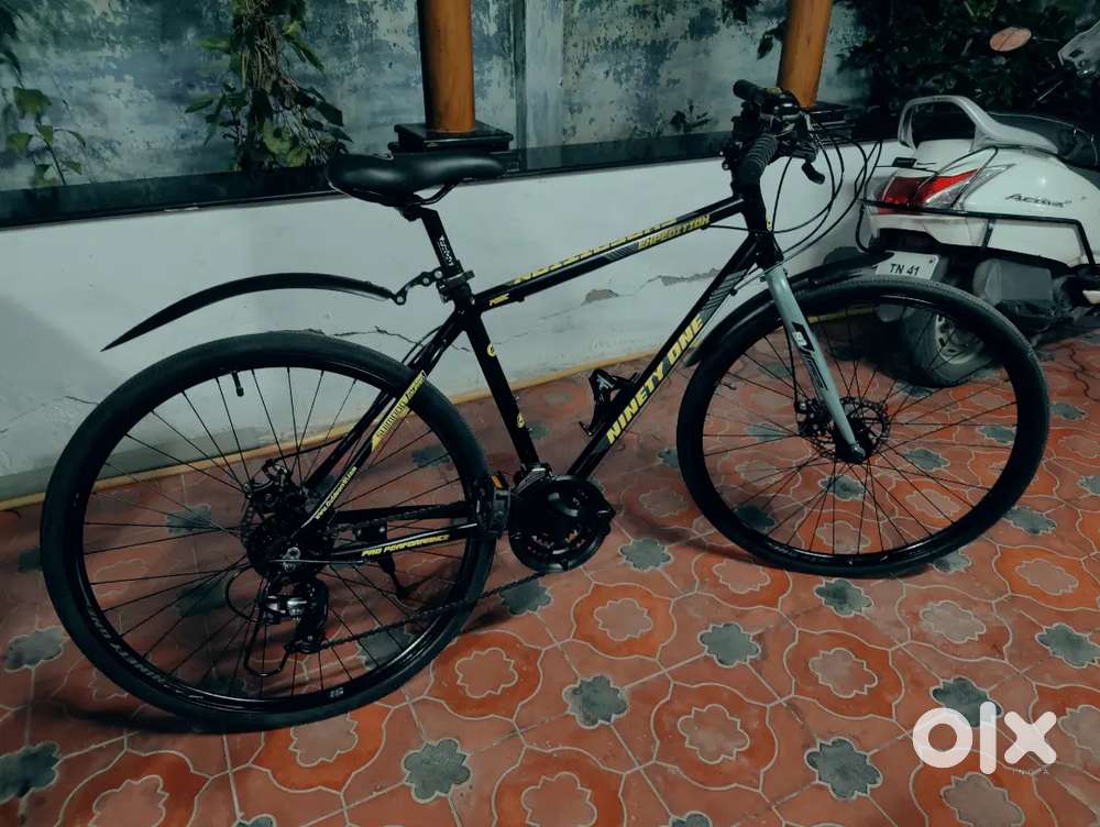 Expedition 700c multi speed black and green