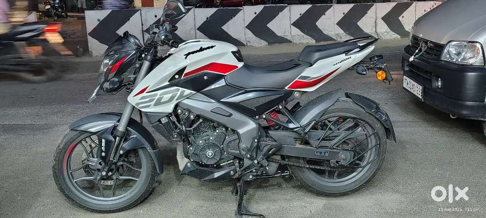 BAJAJ PULSER NS200