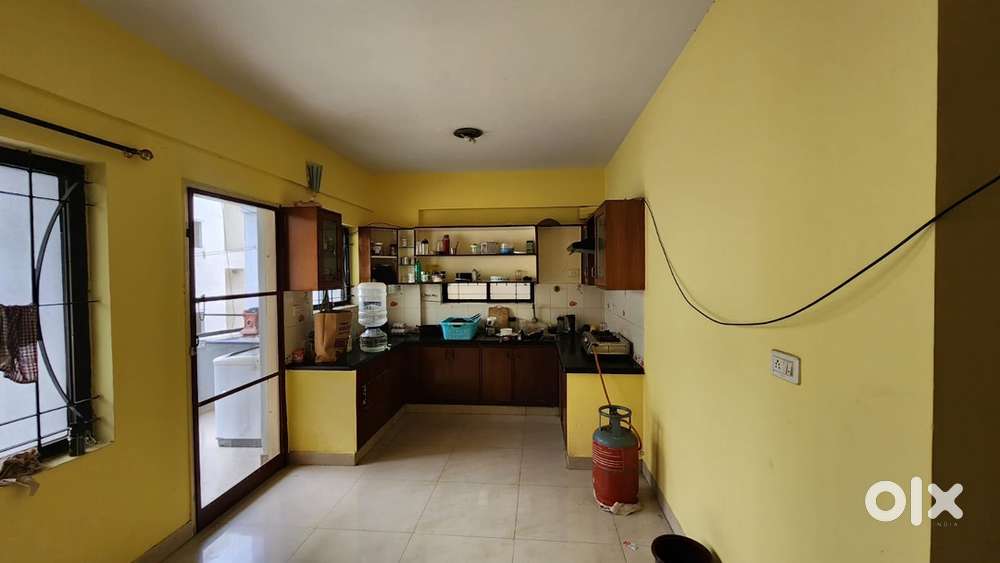 1 Room available in a 3BHK Apartment