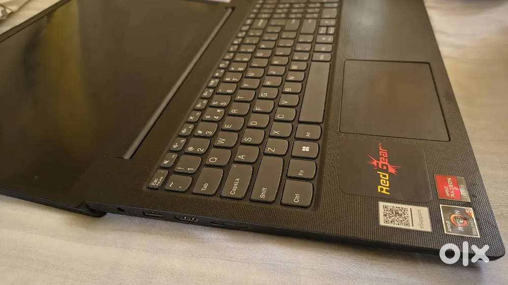 Lenovo V15 Ryzen 5 5500u 16GB 512GB SSD B type Windows 11