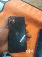 iPhone 11 (battery health 100%)