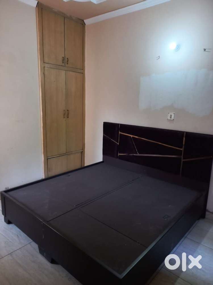 1BHK FLAT SEMI FURNISHED