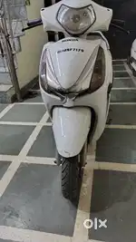 I am selling my Honda Aviator Scooty