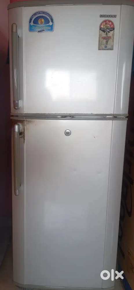 Samsung 230 Ltr. double door freeze with stand in running condition