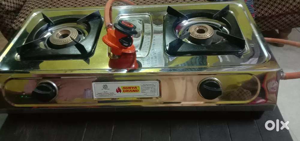 Gas stove 2 burner with empty 14kg gas cylinder. INR5000/-
