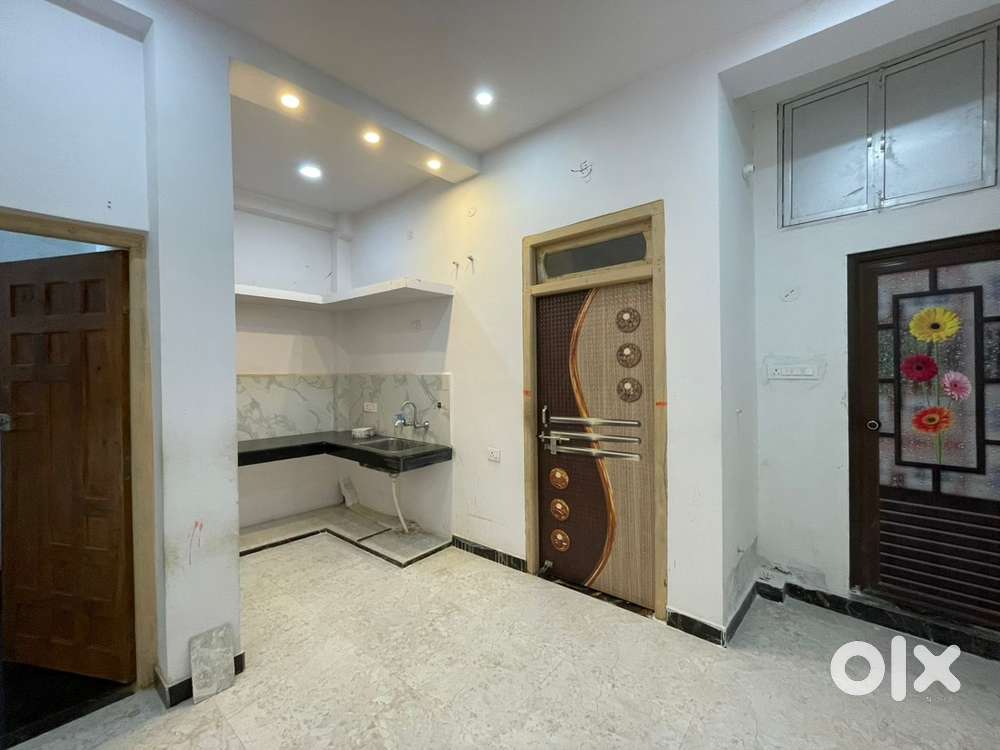 2BHK/1BHK Flat near Paras Mall