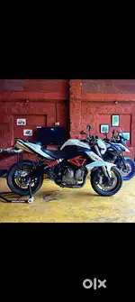 Benelli 600i white ABS