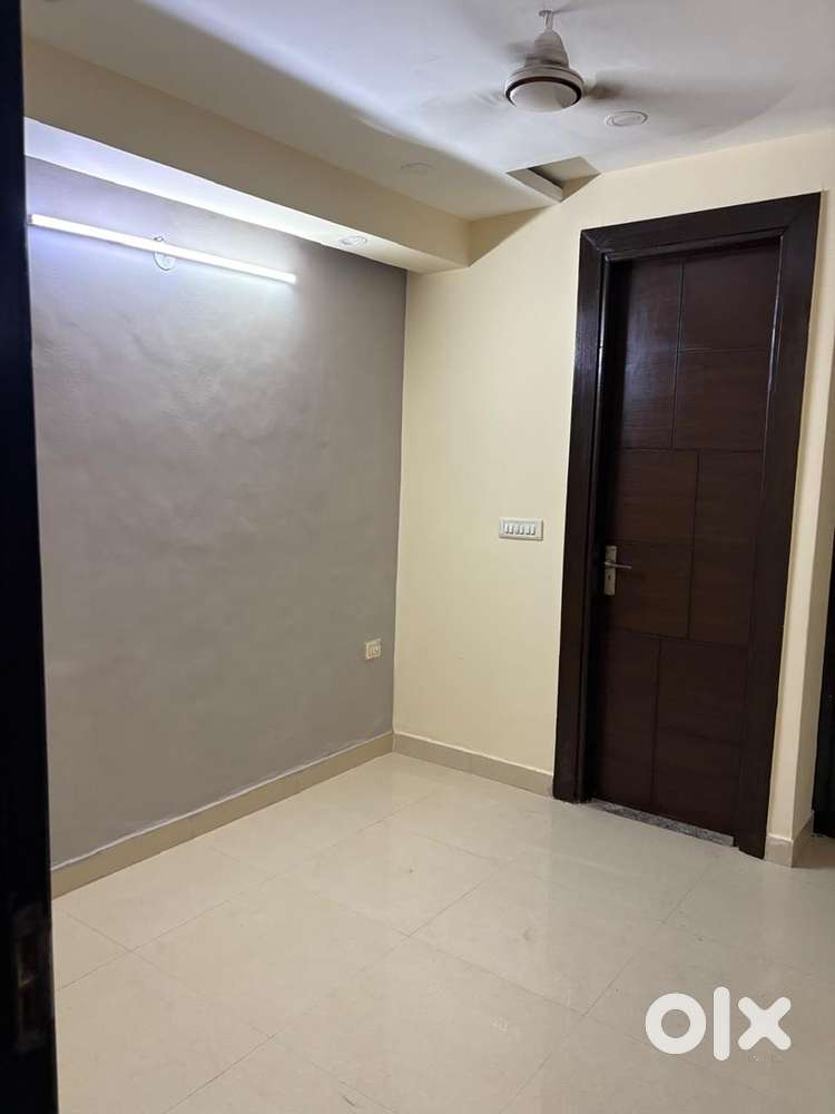 Super Cheap 2BHK Dwarka Sec 15- Lift + Car Parking + Municipal Water