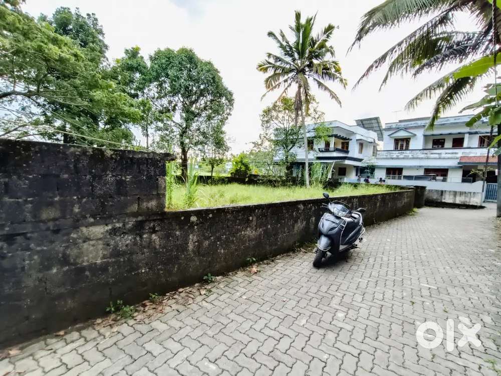 10 Cent Kalamassery HMT jn. Near. Kalamassery jn. 1.500 Kmtr.