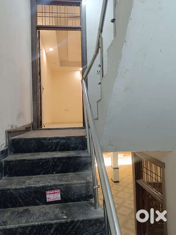 Ready to move flat for sale near by pratap vihar