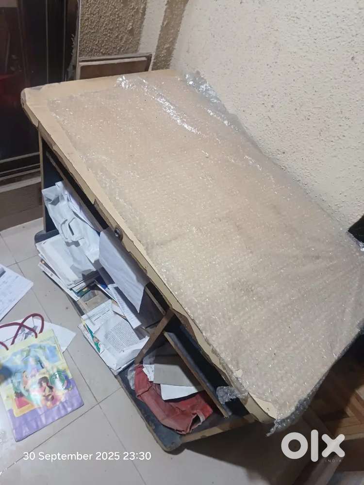Computer table