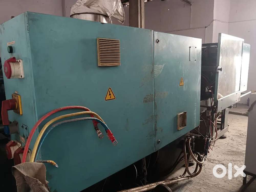 Injection molding machine 7.75 Lakh