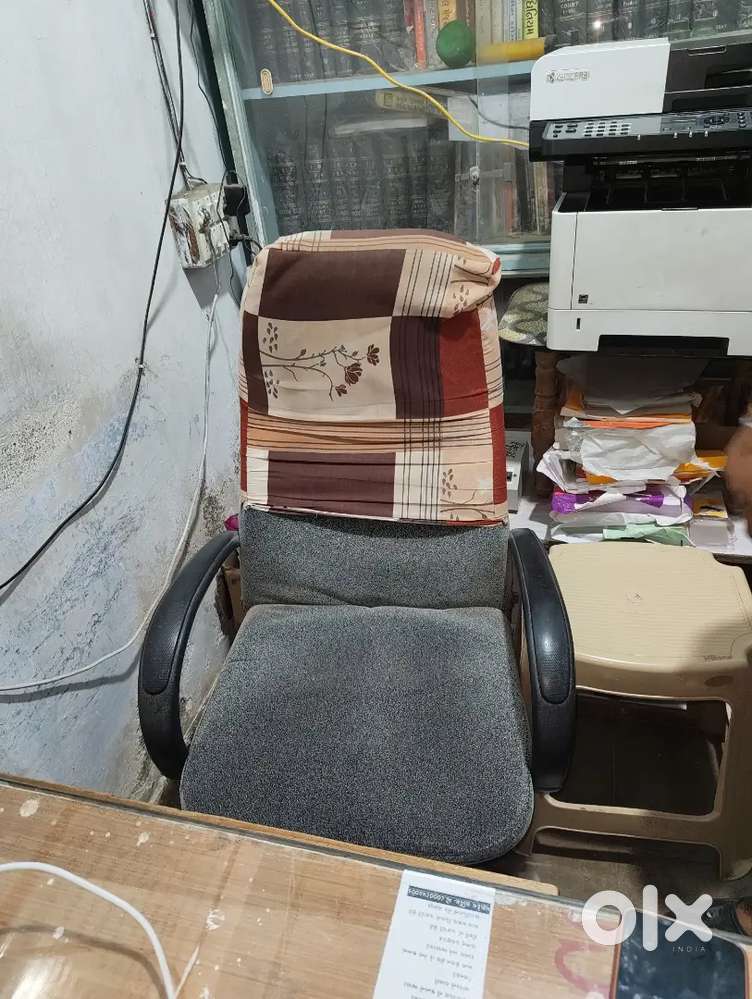 Revolving chair
