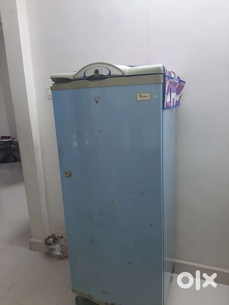 WHIRLPOOL FRIDGE HOME APPLIANCES