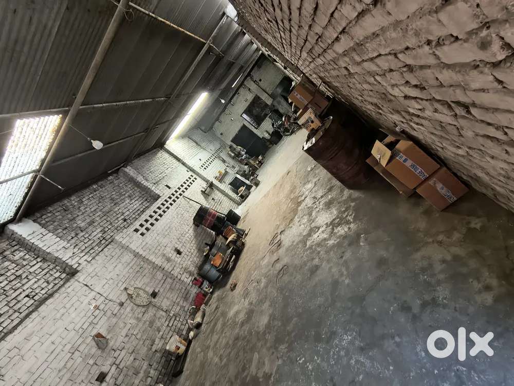 350 gaj land available