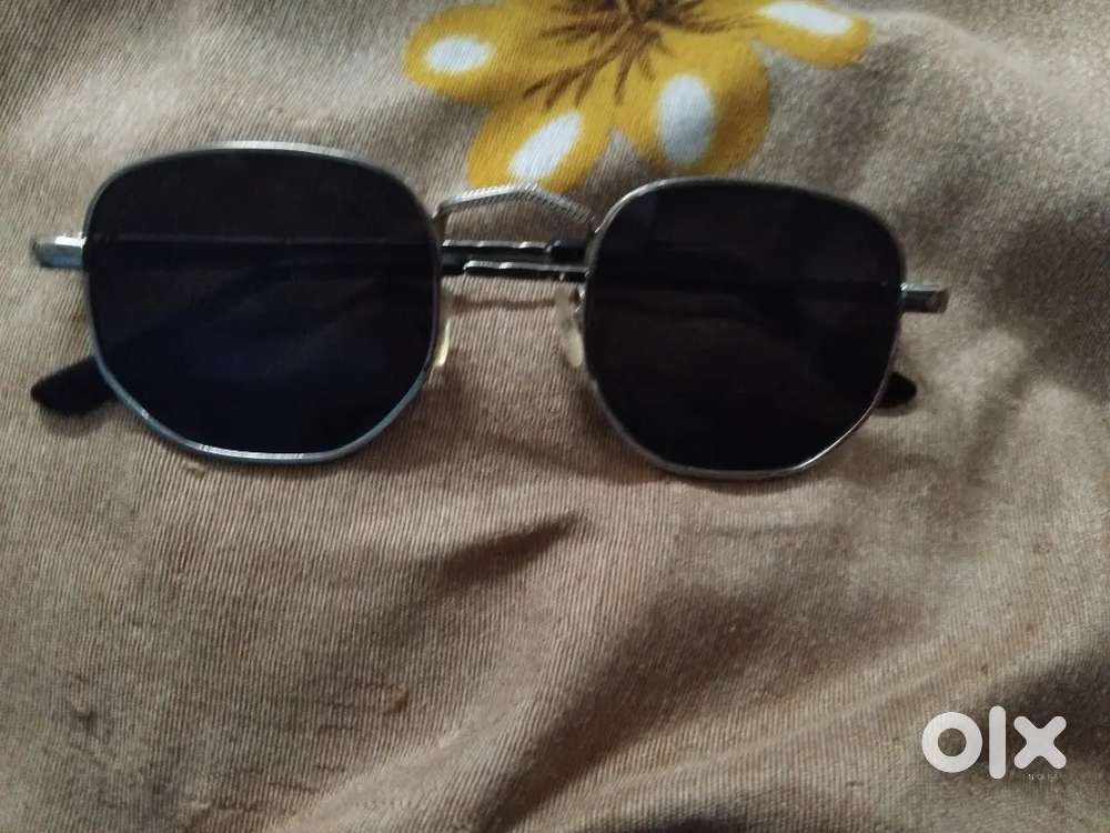 Men and women black glases