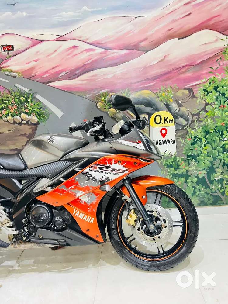 YAMAHA R15 V2.0 DUAL DISC BRAKE BS4 GREY ORANGE COLOUR MODEL 2018