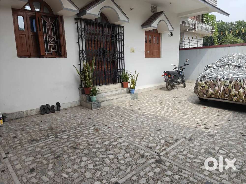 Ground floor available in 2 floor bunglow for monthly 8000rs.