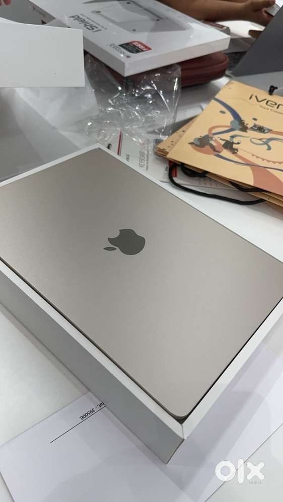 Macbook airM2 only 15 bettry cycle non used 256 gb