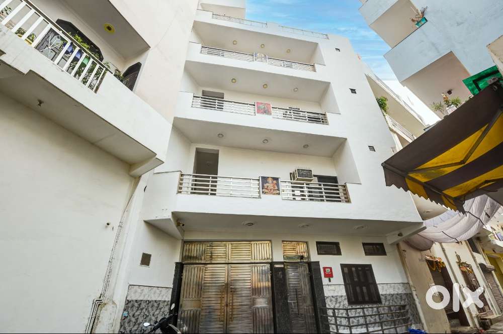 Working professional friendly home very near metro staion rohini sec18