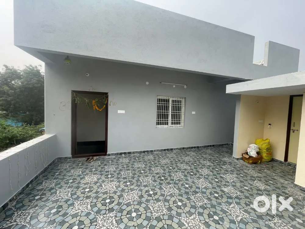 1bhk house available...1st floor with balcony 100 meters auto stand