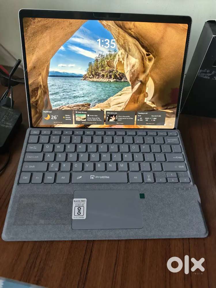 Microsoft Surface Pro 10 13 Ultra 7, 32GB, 512GB with KB and Charger