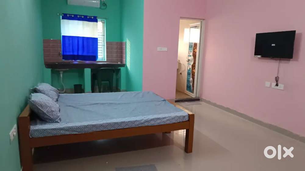 ONE DAY STAYING FOR STUDENTS ROOMS OR BEB NEAR PATIA