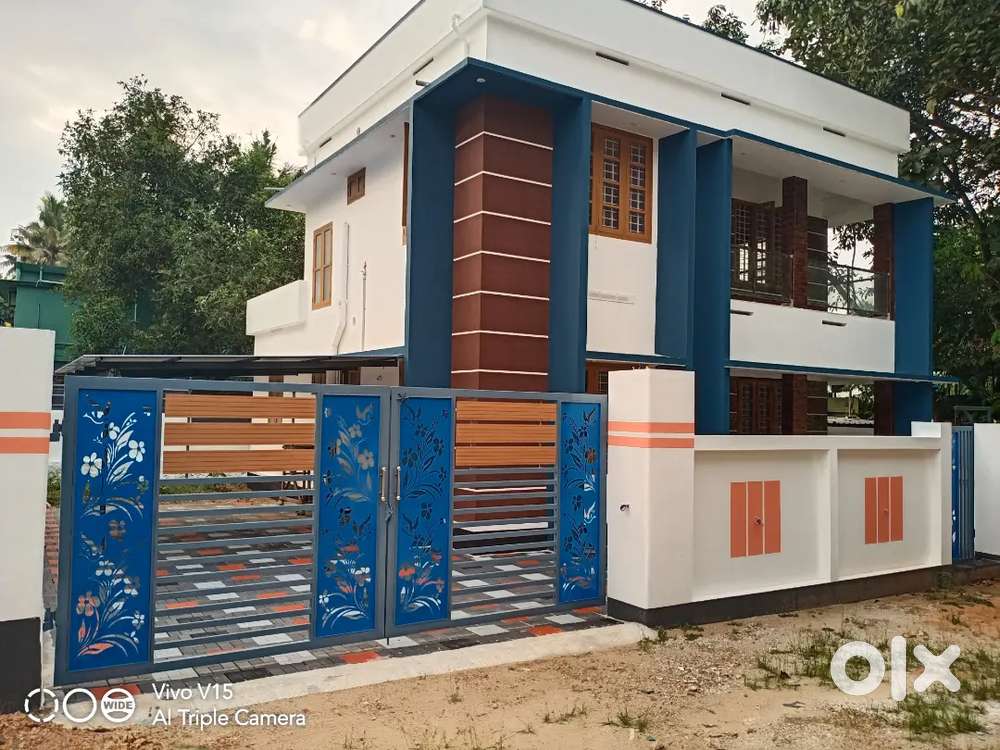 POSH HOUSE FOR SALE NEAR KUNDARA.