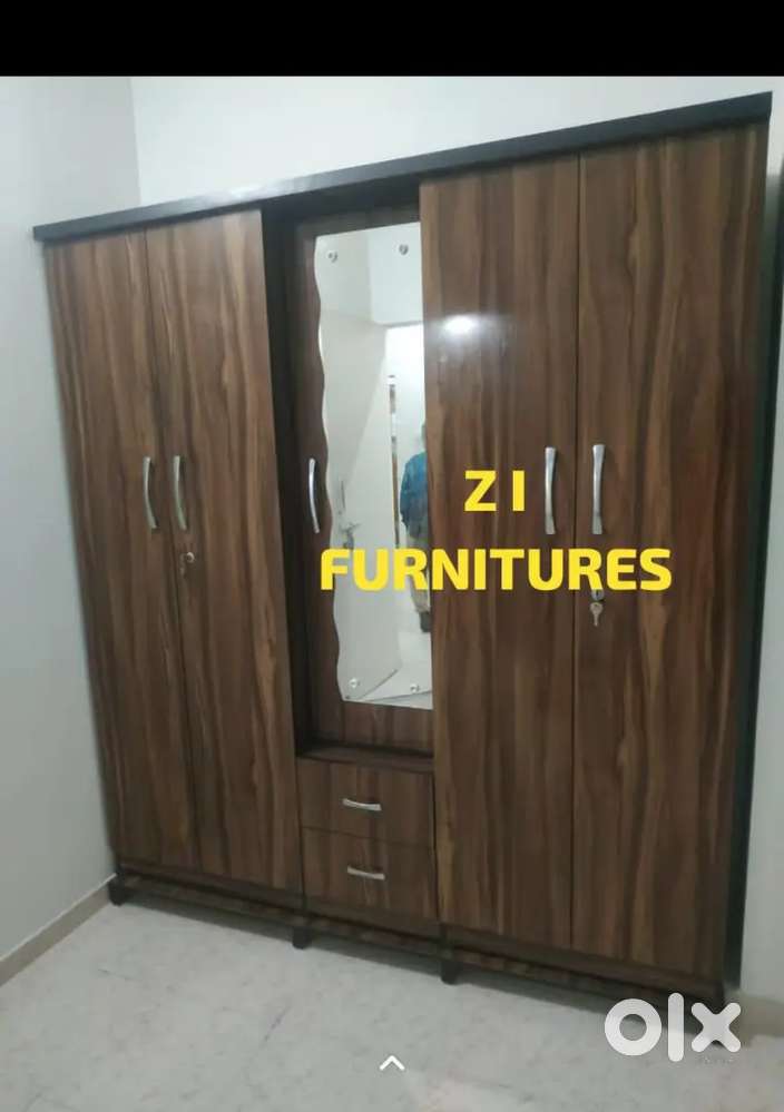 Z I FURNITURES 5 DOOR WARDROBE WITH DRESHING