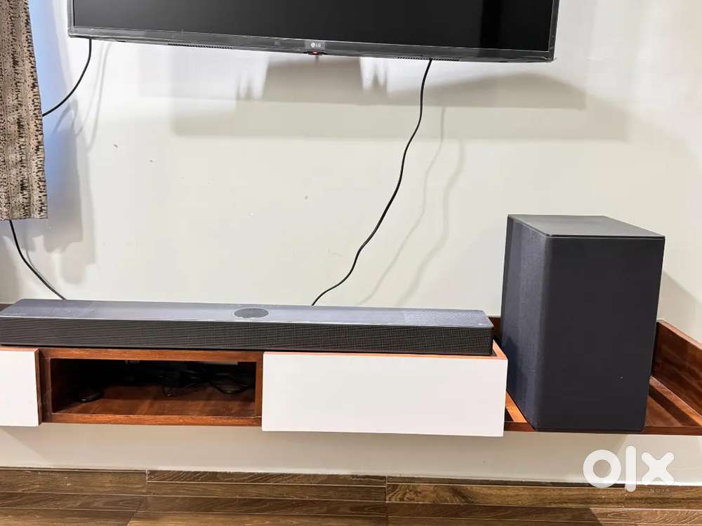 LG Soundbar with woofer