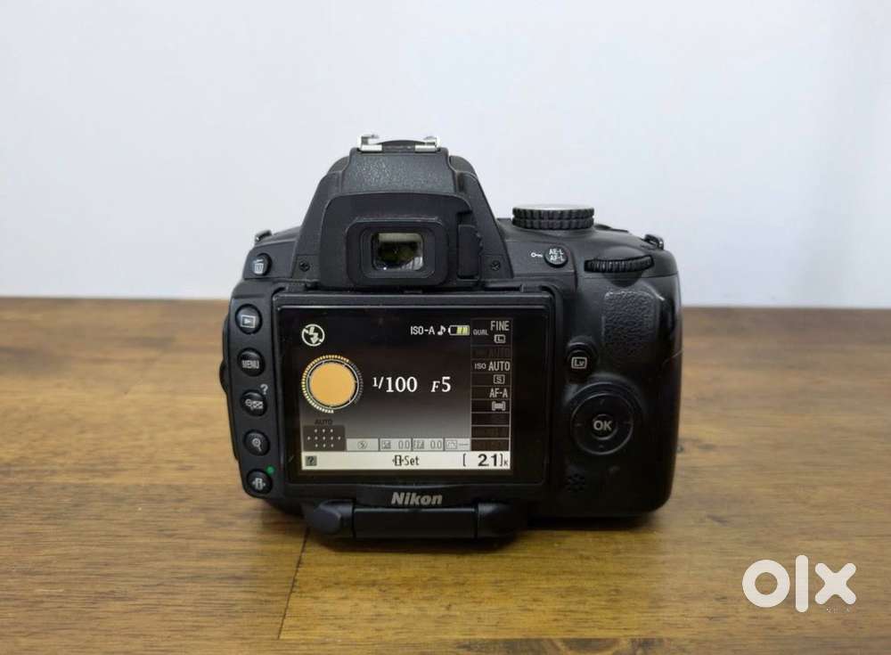 Nikon D5000 DSLR with 18-55mm Camera Bundle