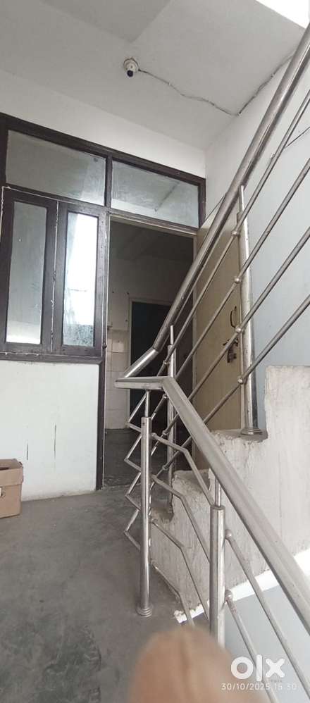 2BHK - 1 Bathroom- 1 Balcony- 3floor- Near Kalindi Kunj Metro Station