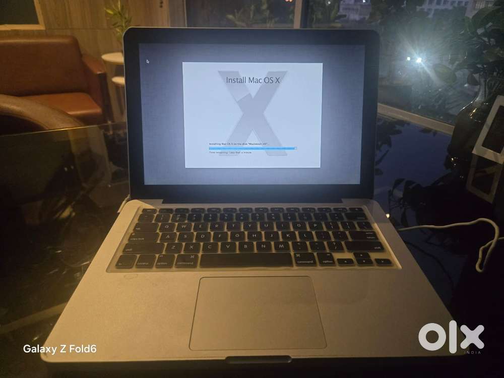 Apple Macbook pro in good condition with orginal box and charger