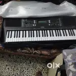 Yamaha E373 keyboard