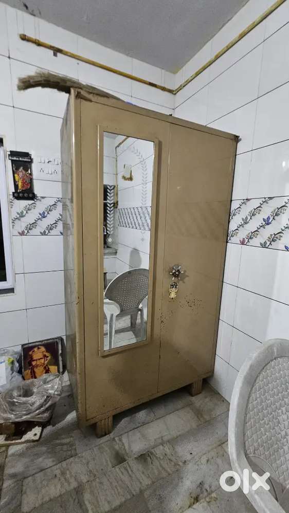 લોખંડ નો કબાટ