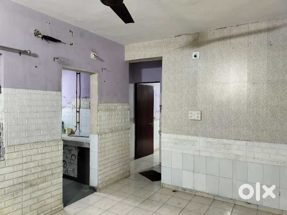 2 bhk semi furnished flat on rent