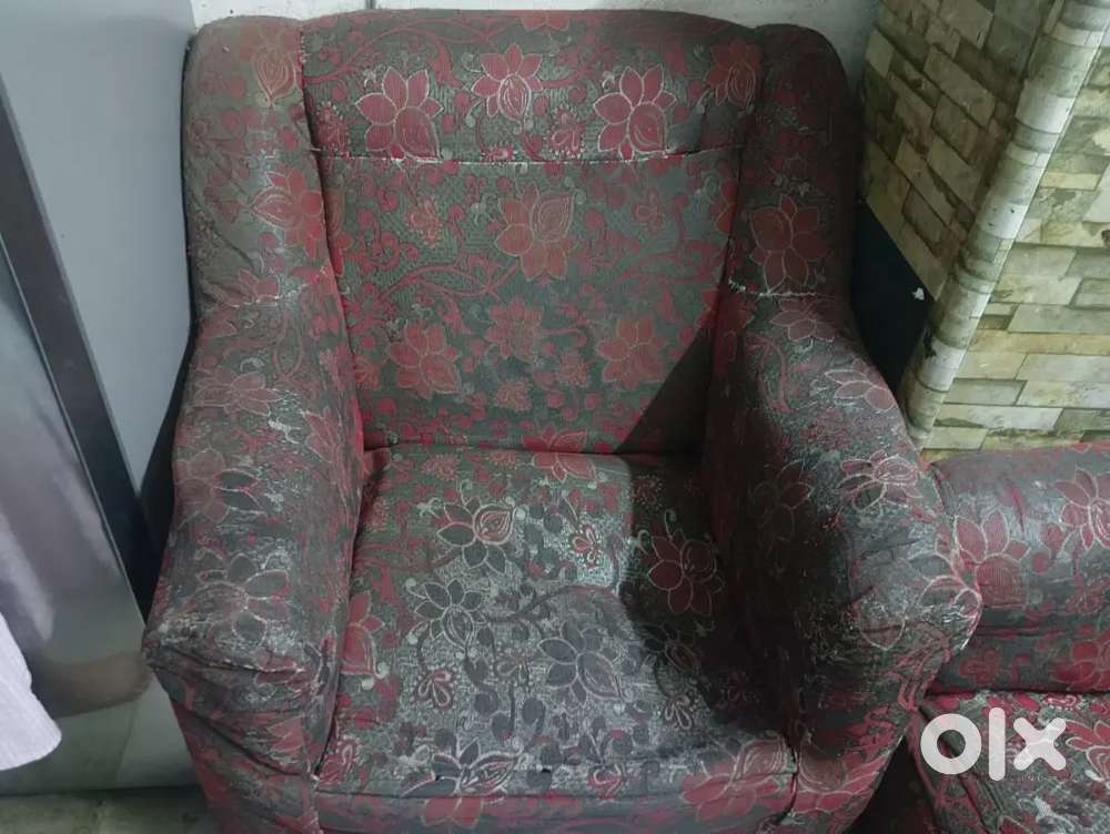Selling me old sofa 3 seaters
