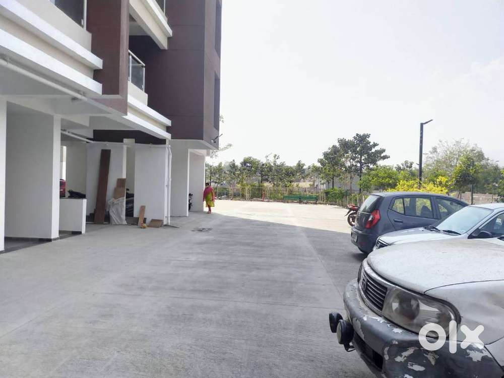 Its an Independent house with 14 rooms, its in an affluent society