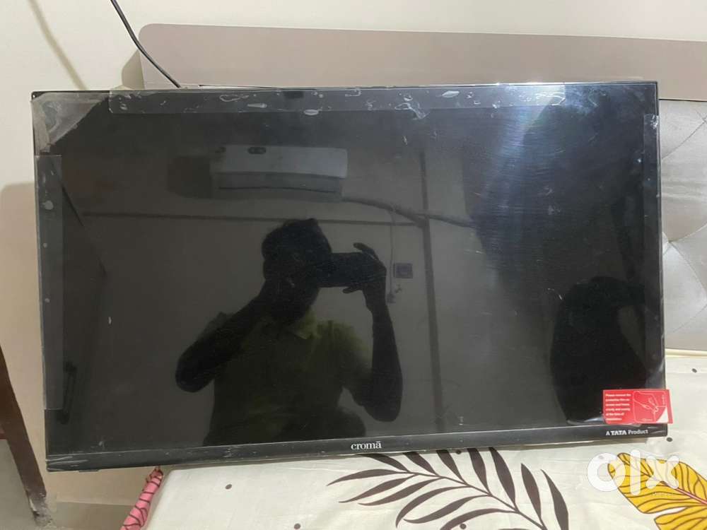 32 inch CROMA TV , Display broken