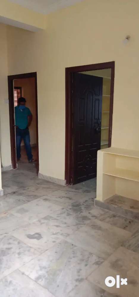 2bhk flat for rent on main road