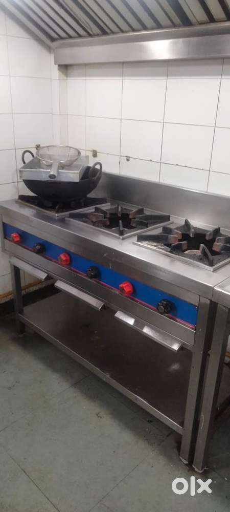 3 burner range with undershelf