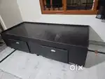 Diwan with storage
