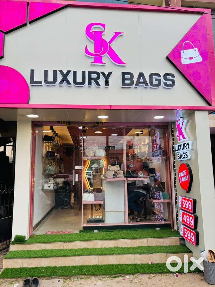 Sales Woman for Bag Shop