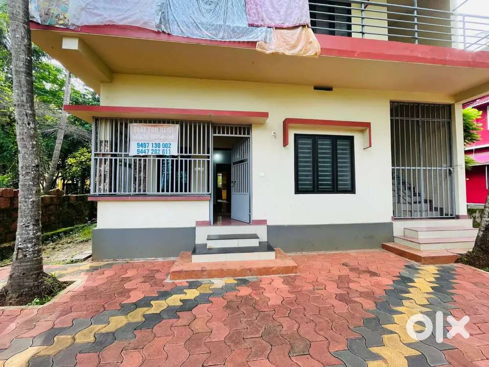 Neat & spacious 2BHK parking, Near Tirur, perfect for families!